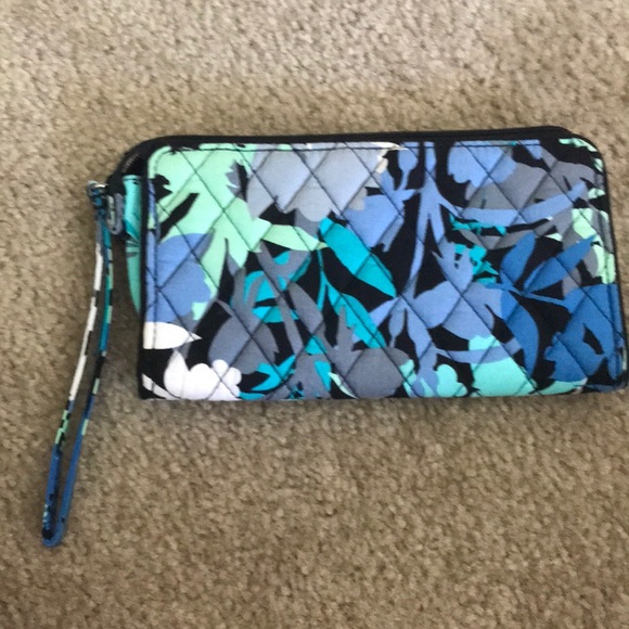 Vera Bradley Wristlet “Comofloral” - Picture 2 of 4